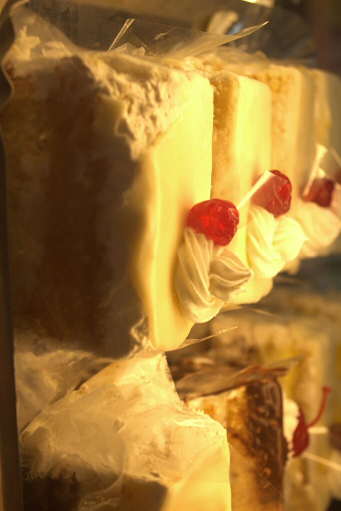 Pedaços de tortas com cereja